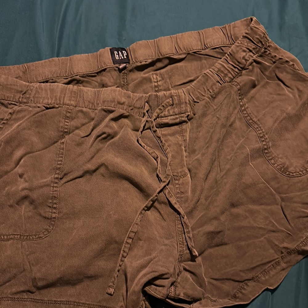Dark gray linen shorts from Gap. (Color is charcoal in person)